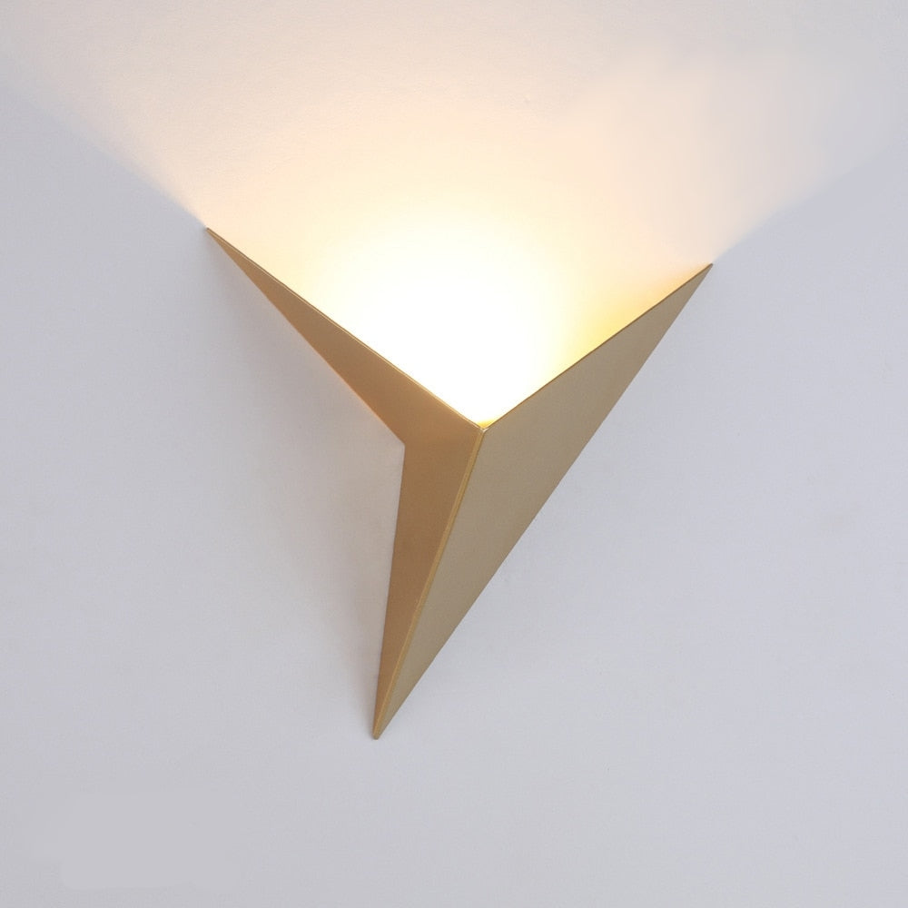 Moderne Driehoekige Wandlamp - TrigoLux